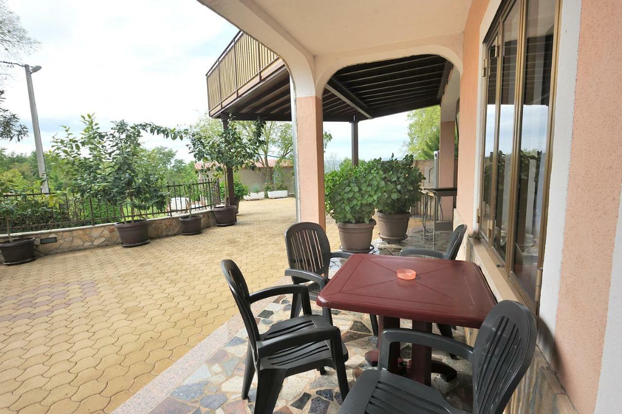Villa Michelle Karojba ภายนอก รูปภาพ