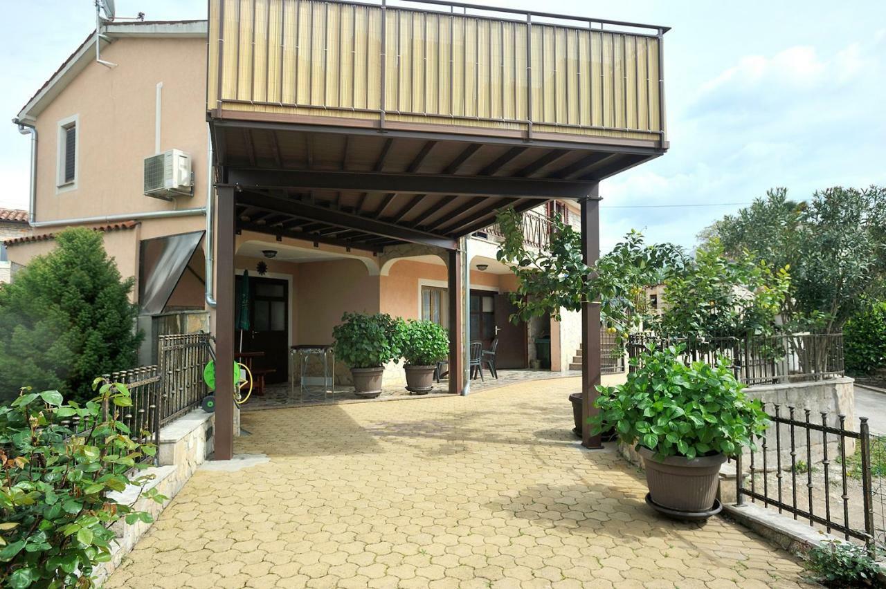 Villa Michelle Karojba ภายนอก รูปภาพ