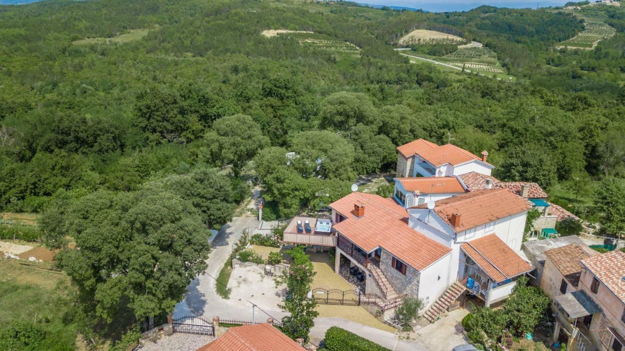 Villa Michelle Karojba ภายนอก รูปภาพ