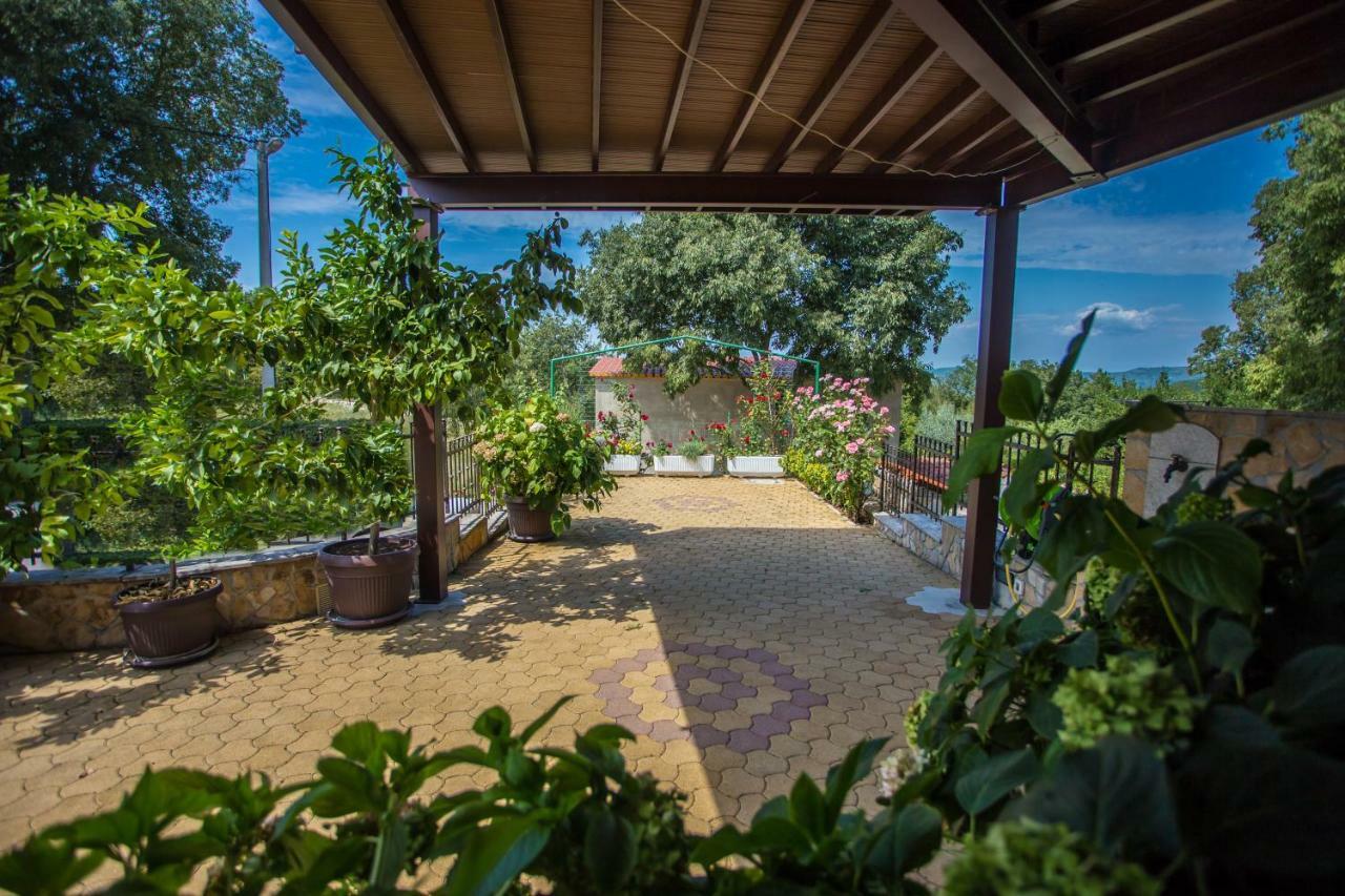 Villa Michelle Karojba ภายนอก รูปภาพ